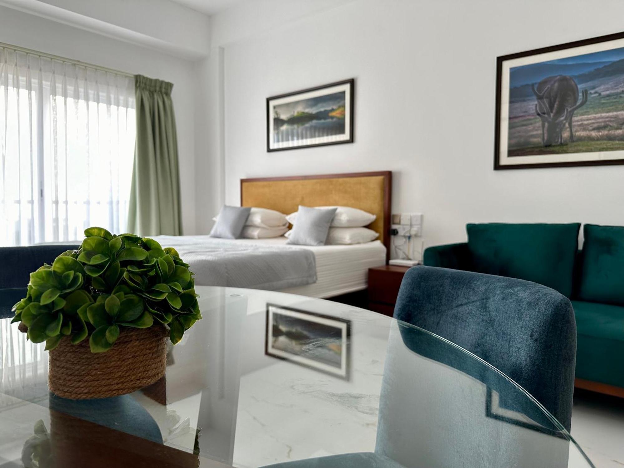 Ocean Breeze Hotel Residencies Britlanka Apartments Negombo Exterior foto